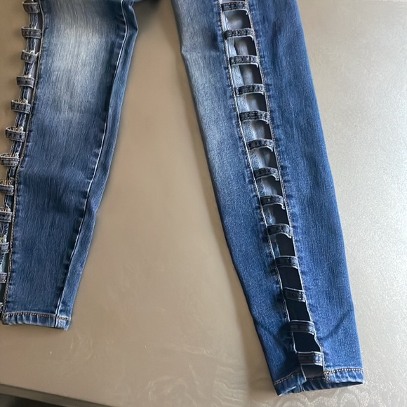 Mid rise, lattice, anklet, skinny jeans made by Encore - Picture 4 of 8